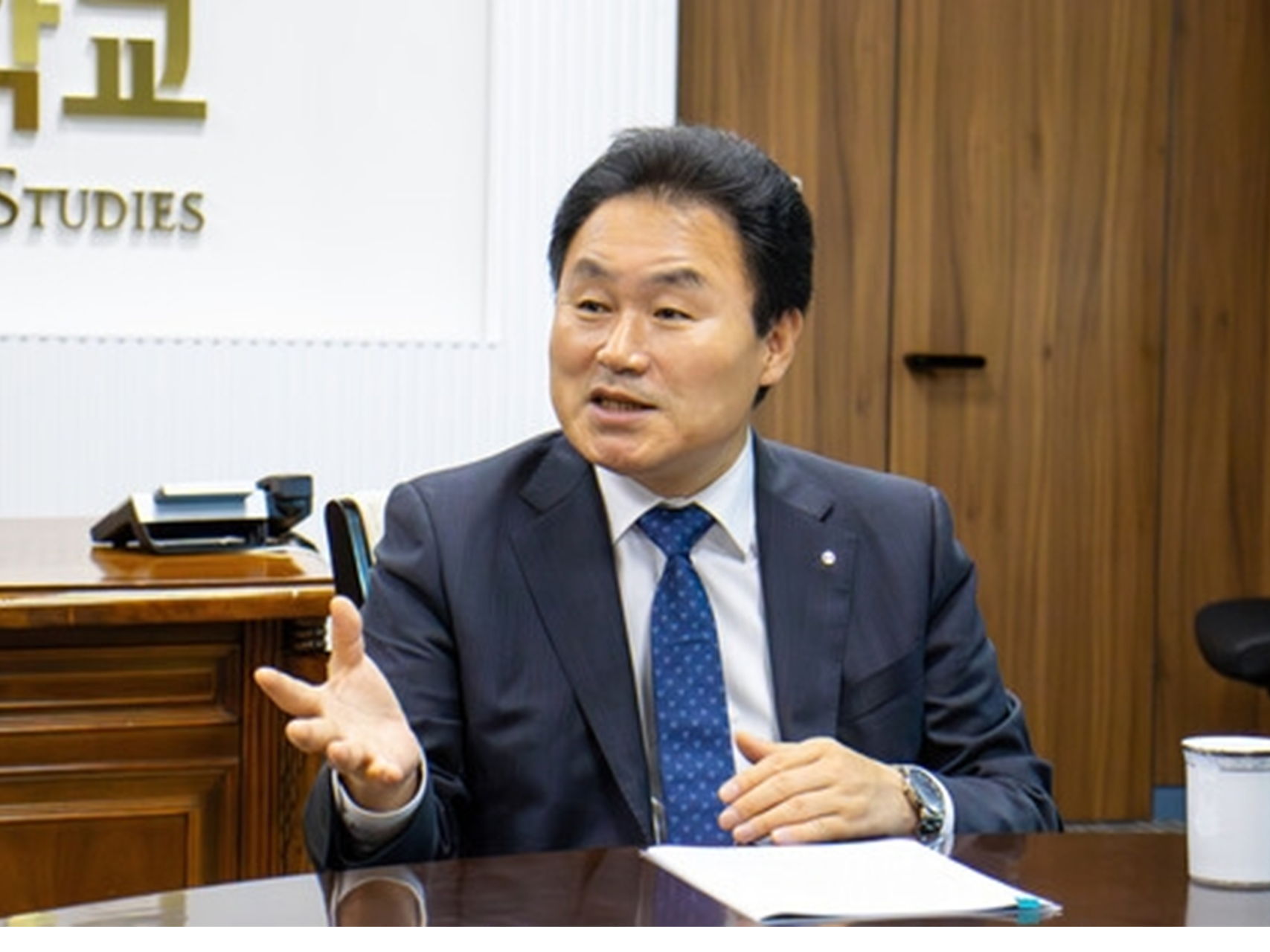 [에듀플러스] [대담, 교육리더를 만나다] 강기훈 한국외대 총장, “AI와 데이터로 ‘외대다움’ 확장할 것” 대표이미지